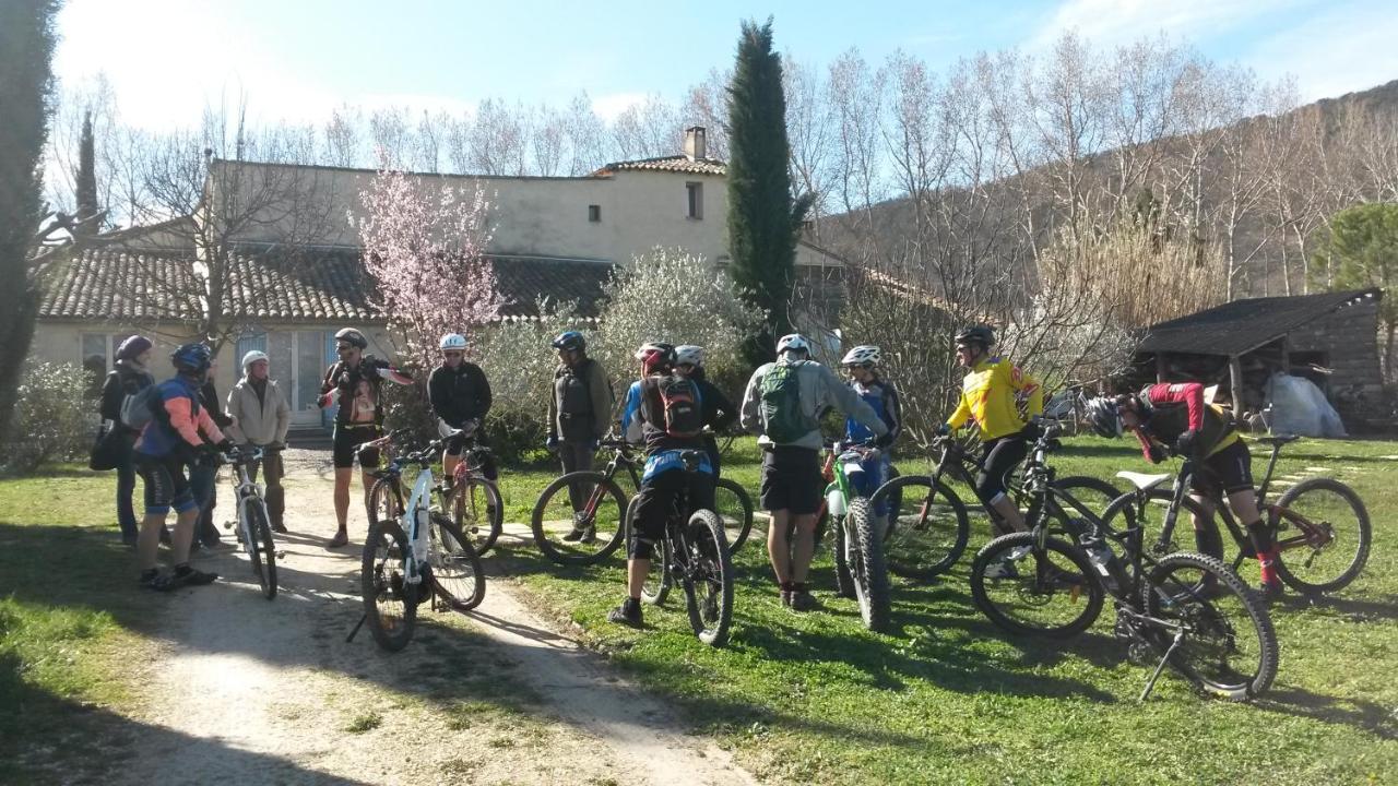 Gite Aux Tournesols Malaucène Esterno foto